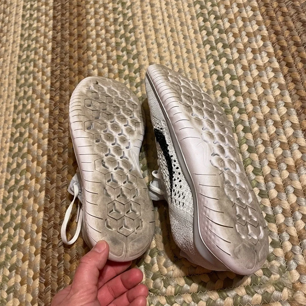Ladies Nike fly knit sneakers - Picture 6 of 6
